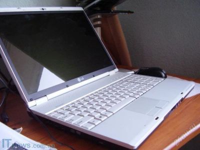 Лот: 112874. Фото: 1. ноутбук lg e500-sp11r /core2 duo... Ноутбуки