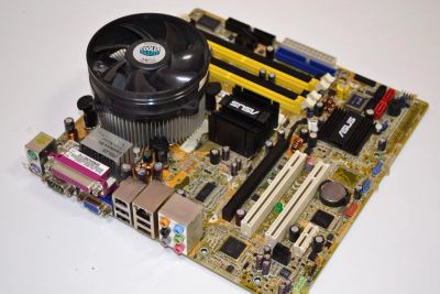 Лот: 10768107. Фото: 1. ASUS P5LD2-VM-S + Intel Pentium... Материнские платы
