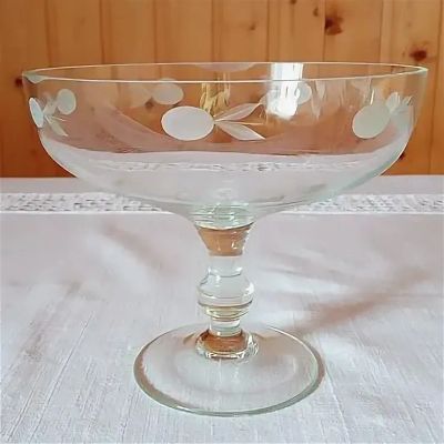 Лот: 8024763. Фото: 1. Винтаж: Ваза на ножке, конфетница... Предметы интерьера и быта