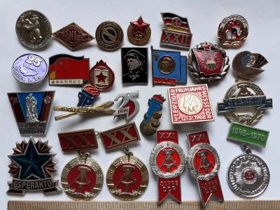 Лот: 19173635. Фото: 1. ( №8695) значки Иностранные... Сувенирные