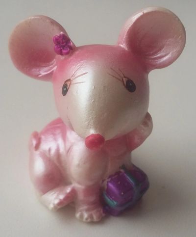Лот: 15106160. Фото: 1. Сувенир Розовая мышка. Фигурки, статуэтки