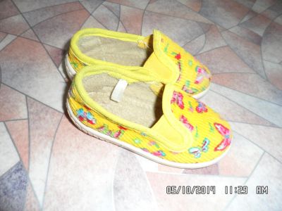 Лот: 4581635. Фото: 1. Тапочки вельветовые размер 20. Домашняя обувь