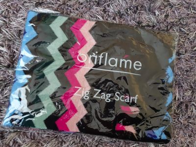 Лот: 14794805. Фото: 1. Шарф "Зиг заг" от Oriflame. Новый... Шарфы, платки