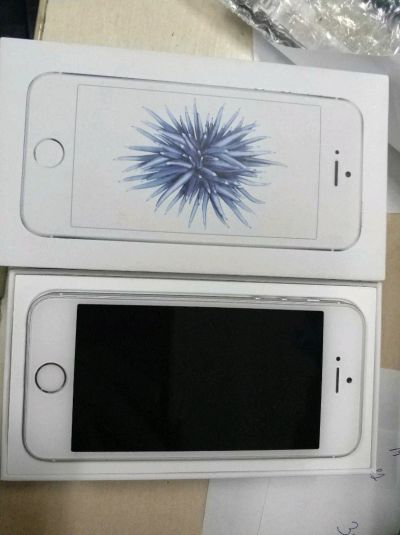 Лот: 11186924. Фото: 1. Iphone SE 64 белый можно обмен. Смартфоны