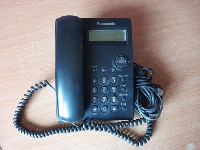 Лот: 25159036. Фото: 1. Офисный телефон Panasonic KX-TS2351RUB. Проводные телефоны