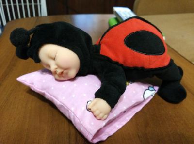 Лот: 7773325. Фото: 1. Кукла Anne Geddes божья коровка. Куклы и аксессуары