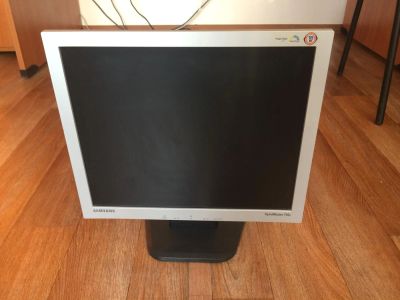 Лот: 5077109. Фото: 1. Монитор Samsung SyncMaster 710V. ЖК-мониторы