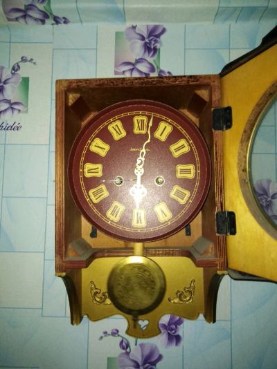 Лот: 12736297. Фото: 1. Настенные часы Янтарь. Оригинальные наручные часы