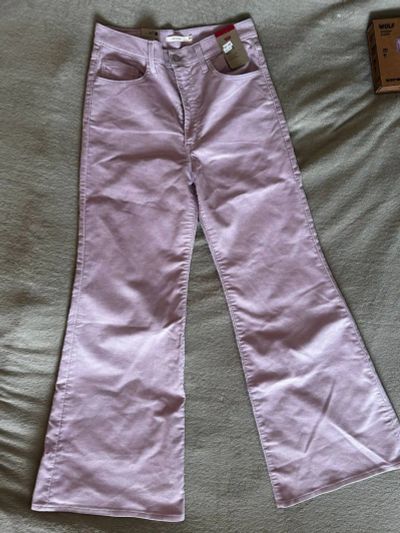 Лот: 25314315. Фото: 1. Джинсы женские Levi's вельветовые... Джинсы