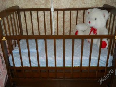 Лот: 2778356. Фото: 1. Детская кроватка маятник +. Детские кровати и кроватки