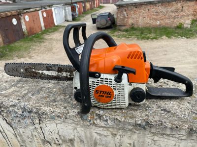 Лот: 17660860. Фото: 1. Бензопила Stihl MS 180 1500 Вт... Бензо-, мотоинструмент