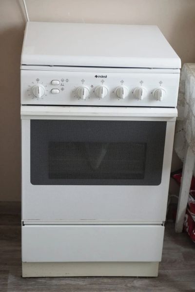Лот: 15770318. Фото: 1. Плита газовая Indesit. Плиты, духовые шкафы, варочные поверхности