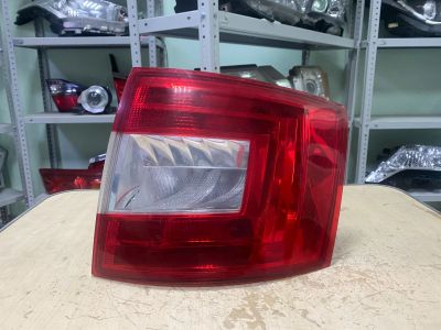 Лот: 25639736. Фото: 1. Задний (R) фонарь Skoda Octavia... Оптика и освещение