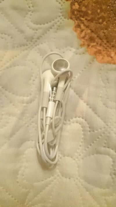 Лот: 6591329. Фото: 1. Кому гарнитура iPhone 4S наушники. Красноярск