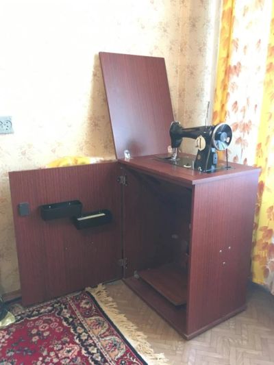 Лот: 11291250. Фото: 1. Швейная машинка ПМЗ. Швейная, вязальная