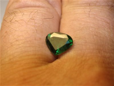 Лот: 20567241. Фото: 1. Цаварит природный зеленый гранат... Драгоценные и поделочные камни