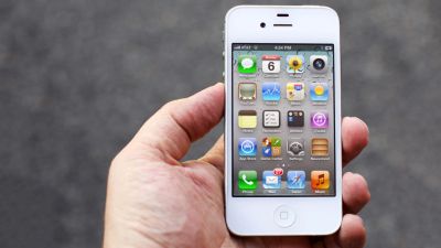 Лот: 12662310. Фото: 1. iPhone 4S 32GB стоит iOS 6.1.3... Смартфоны