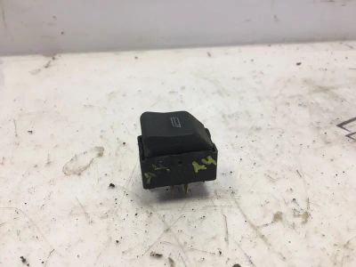 Лот: 21715684. Фото: 1. кнопка стеклоподъемника Audi A4... Кузов