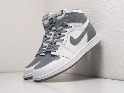 Лот: 20596234. Фото: 1. Кроссовки Nike Air Jordan 1 Mid. Кеды, кроссовки, слипоны