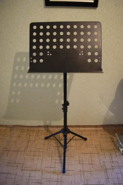 Лот: 7101745. Фото: 1. Пюпитр Soundking усиленный. Другое (музыкальные инструменты и оборудование)