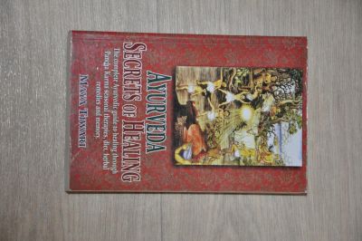 Лот: 6028498. Фото: 1. Книга про аюрведу на английском... Другое (медицина и здоровье)