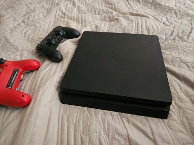 Лот: 22396346. Фото: 1. Playstation 4 slim. Игры для консолей