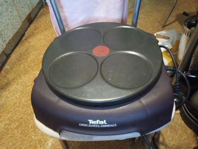 Лот: 15946683. Фото: 1. Электроблинница Tefal. Кухонная