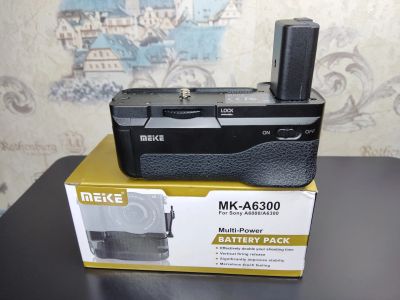 Лот: 20044437. Фото: 1. Батарейная ручка Meike Sony A6300... Батарейные блоки, ручки
