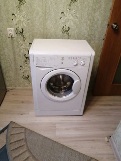 Лот: 18955453. Фото: 1. Стиральная машина indesit wisl... Стиральные машины