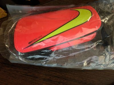 Лот: 16854927. Фото: 1. Щитки футбольные NIKE HARD SHELL... Защита тела