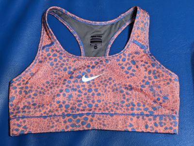 Лот: 17156609. Фото: 1. Спортивный топ Nike рр М. Спортивные костюмы