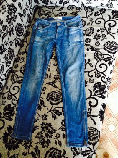 Лот: 5480646. Фото: 1. Джинсы Zara. Размер 28. Джинсы