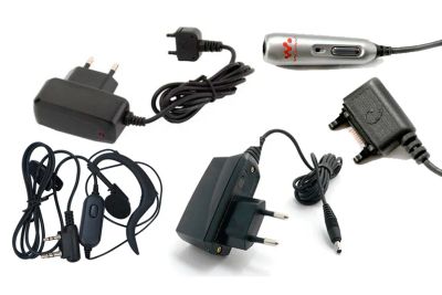 Лот: 20980434. Фото: 1. Зарядка и наушники Sony Ericsson... Зарядные устройства, блоки питания, адаптеры сетевые для смартфонов