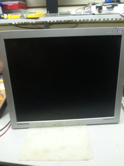 Лот: 14189148. Фото: 1. Монитор Samsung 913v. ЖК-мониторы