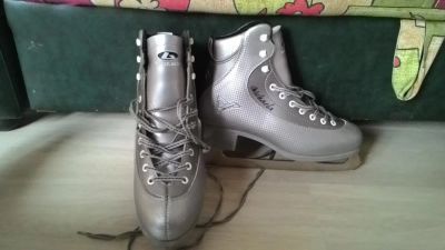 Лот: 4996477. Фото: 1. коньки фигурные Botas 40р-р. Коньки