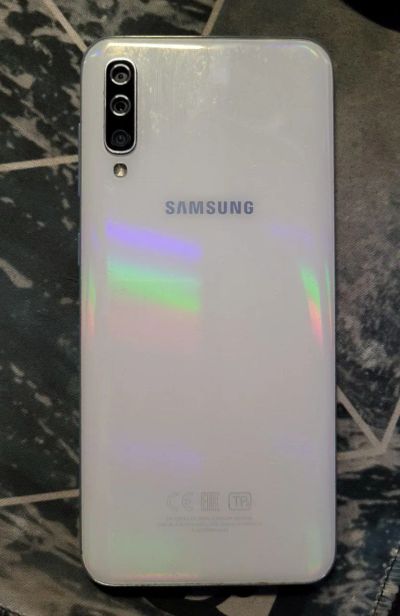 Лот: 19847093. Фото: 1. Samsung Galaxy A50 Белый. Смартфоны
