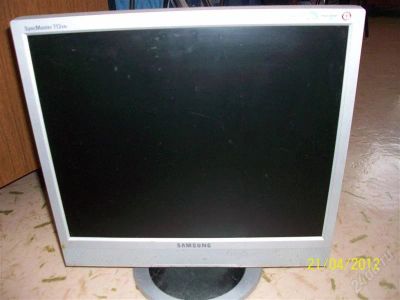 Лот: 1752536. Фото: 1. Монитр Samsung 17 дюймов. ЖК-мониторы