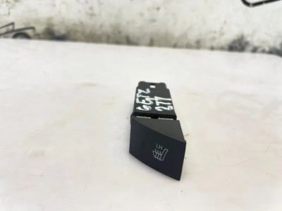 Лот: 25601030. Фото: 1. кнопка обогрева сидений Hyundai... Двигатель и элементы двигателя