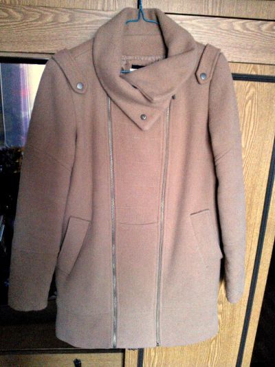 Лот: 6593201. Фото: 1. Пальто Bershka осеннее. Верхняя одежда