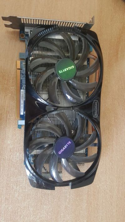 Лот: 11742990. Фото: 1. Gigabyte Radeon HD 7850 2048Mb... Видеокарты