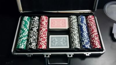 Лот: 7295473. Фото: 1. Набор для покера (без кубиков... Настольные игры, карты
