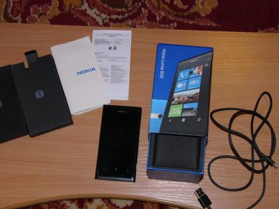 Лот: 3469396. Фото: 1. Nokia Lumia 800!Чёрная,идеальное... Смартфоны