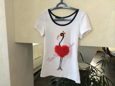 Лот: 4268286. Фото: 1. Футболка Love Moschino (размер... Пиджаки, жакеты, жилеты