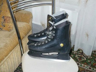 Лот: 2567929. Фото: 1. Коньки мужские р 41. Коньки