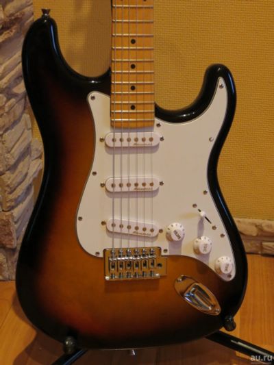 Лот: 17117173. Фото: 1. Fender Stratocaster, Sunburst. Гитары