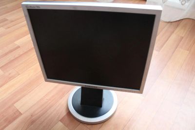 Лот: 9242330. Фото: 1. Монитор Samsung SyncMaster 740n. ЖК-мониторы
