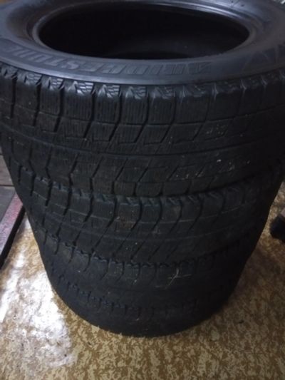 Лот: 15140913. Фото: 1. Шины зимние Bridgestone 175/70... Шины