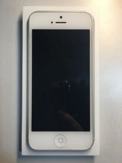 Лот: 8932468. Фото: 1. Apple iPhone 5 16GB 16 GB white... Смартфоны