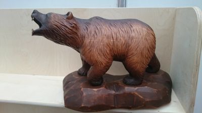 Лот: 12537504. Фото: 1. Сувенир Медведь из дерева. Фигурки, статуэтки