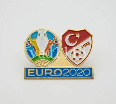 Лот: 15400077. Фото: 1. футбол значок с набора ЕВРО 2020... Сувенирные